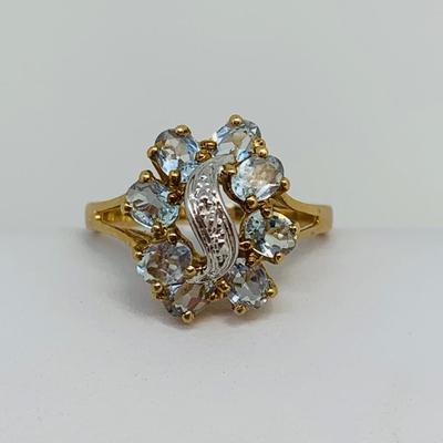 LOT 102: Aquamarine Size 7 Cluster Ring - 14K Gold  - 3.49 gtw