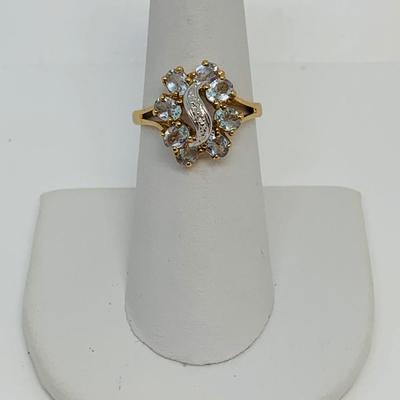 LOT 102: Aquamarine Size 7 Cluster Ring - 14K Gold  - 3.49 gtw