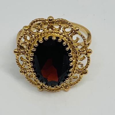 LOT 110: Garnet 10K Gold Size 8 Ring - 5.55 gtw