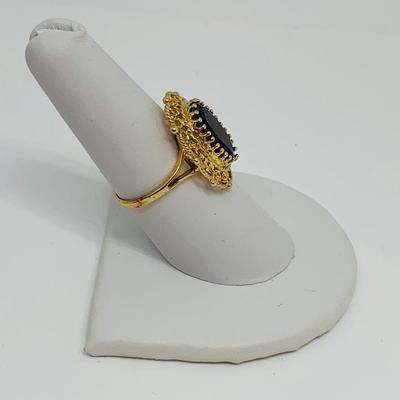LOT 110: Garnet 10K Gold Size 8 Ring - 5.55 gtw