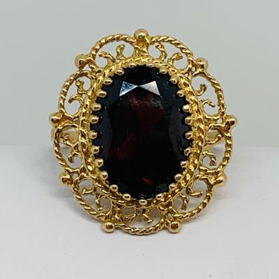 LOT 110: Garnet 10K Gold Size 8 Ring - 5.55 gtw