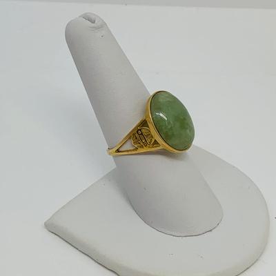 LOT 111: Large Jade 14K Gold Ring - Size 8 - 4.63 gtw