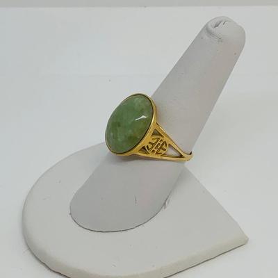 LOT 111: Large Jade 14K Gold Ring - Size 8 - 4.63 gtw