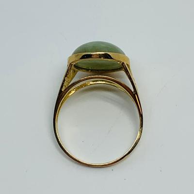 LOT 111: Large Jade 14K Gold Ring - Size 8 - 4.63 gtw