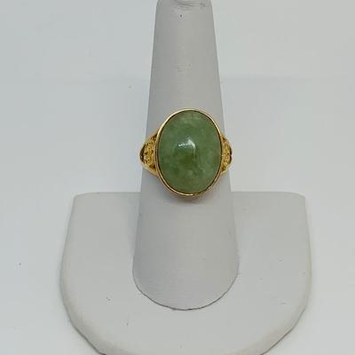 LOT 111: Large Jade 14K Gold Ring - Size 8 - 4.63 gtw