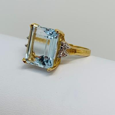 LOT 112: 14K Gold Ring - Topaz w/ Diamonds - Size 7 - 4.08 gtw
