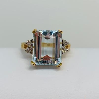 LOT 112: 14K Gold Ring - Topaz w/ Diamonds - Size 7 - 4.08 gtw