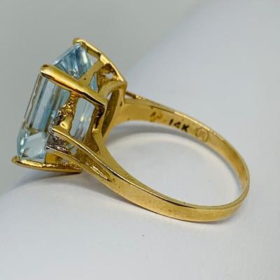 LOT 112: 14K Gold Ring - Topaz w/ Diamonds - Size 7 - 4.08 gtw