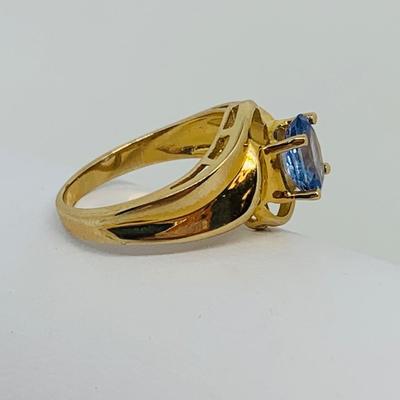 LOT 116: 4.35g tw 14K yellow gold Sapphire Ring- Size 7