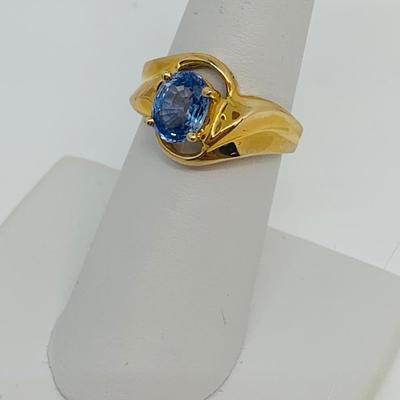 LOT 116: 4.35g tw 14K yellow gold Sapphire Ring- Size 7