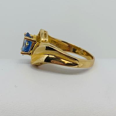 LOT 116: 4.35g tw 14K yellow gold Sapphire Ring- Size 7