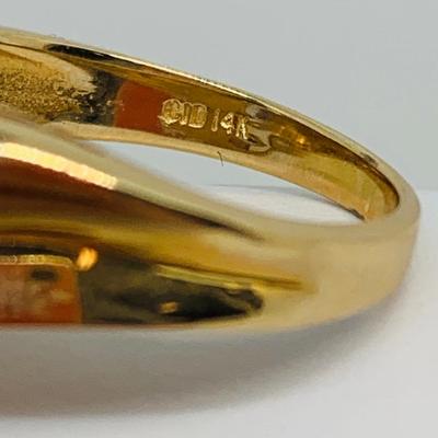 LOT 116: 4.35g tw 14K yellow gold Sapphire Ring- Size 7