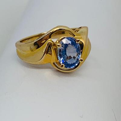 LOT 116: 4.35g tw 14K yellow gold Sapphire Ring- Size 7