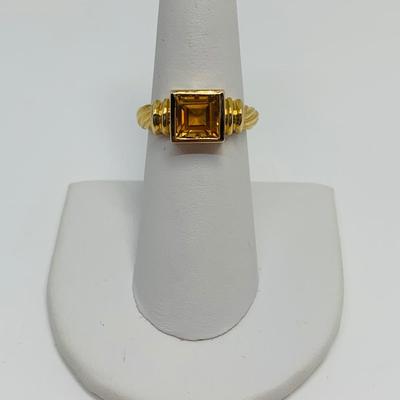 LOT 120: 14K Gold Square Citrine Size 7 Ring - 4.4 gtw