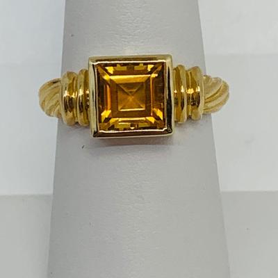 LOT 120: 14K Gold Square Citrine Size 7 Ring - 4.4 gtw