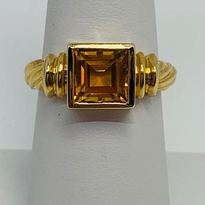 LOT 120: 14K Gold Square Citrine Size 7 Ring - 4.4 gtw