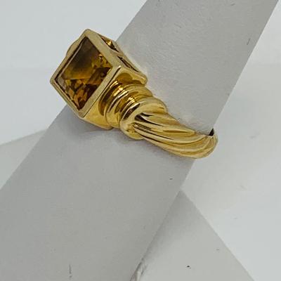 LOT 120: 14K Gold Square Citrine Size 7 Ring - 4.4 gtw