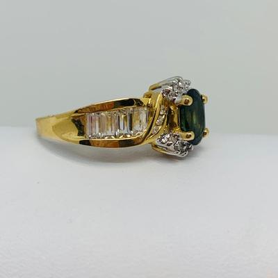 LOT 122: 14K Gold & Green Sapphire Ring - Size 7 - 3.92 gtw