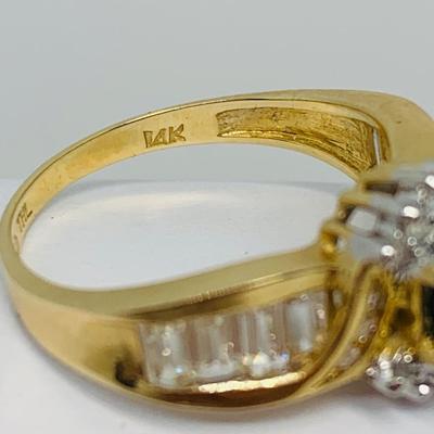 LOT 122: 14K Gold & Green Sapphire Ring - Size 7 - 3.92 gtw