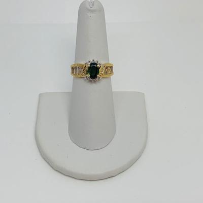 LOT 122: 14K Gold & Green Sapphire Ring - Size 7 - 3.92 gtw