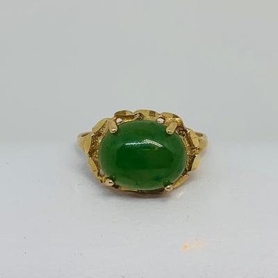 LOT 128: Jade & 14K Gold Ring - Size 6 - 2.42 gtw