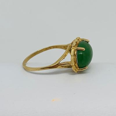 LOT 128: Jade & 14K Gold Ring - Size 6 - 2.42 gtw