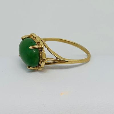LOT 128: Jade & 14K Gold Ring - Size 6 - 2.42 gtw