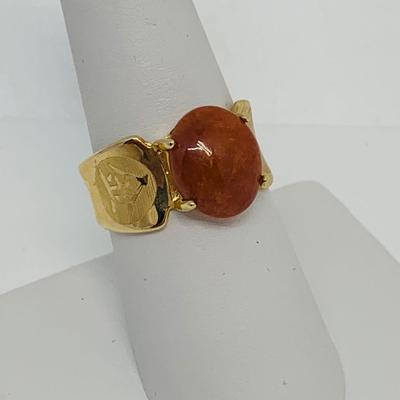 LOT 130: Orange Jade 10K Gold Ring - Size 8.5 - 5.31 gtw
