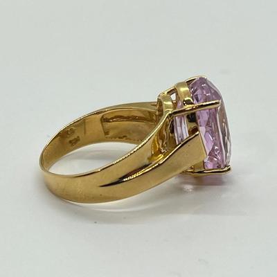 LOT 144: Large Pink/Purple Sapphire 14K Gold Ring - Size 7 - 5.8 gtw