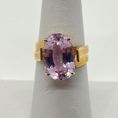 LOT 144: Large Pink/Purple Sapphire 14K Gold Ring - Size 7 - 5.8 gtw