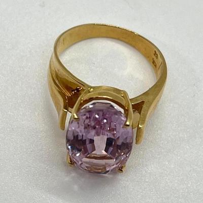 LOT 144: Large Pink/Purple Sapphire 14K Gold Ring - Size 7 - 5.8 gtw