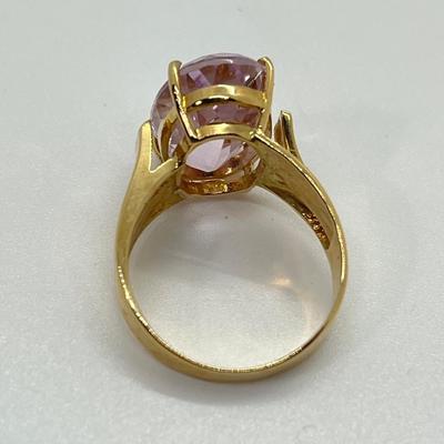 LOT 144: Large Pink/Purple Sapphire 14K Gold Ring - Size 7 - 5.8 gtw