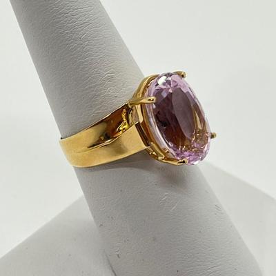 LOT 144: Large Pink/Purple Sapphire 14K Gold Ring - Size 7 - 5.8 gtw