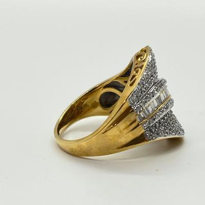 LOT 148: 14K Gold Diamond Cluster Ring - Size 8.5 - 8.64 gtw