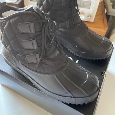 Torrid size 11 new in box BLK QLTED LCE UP DUCK BOOT