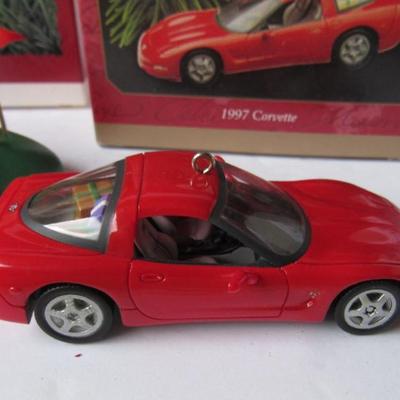 2 Hallmark Christmas Ornaments: 1997 Corvette and I Dig Golf Clip-on, 1996