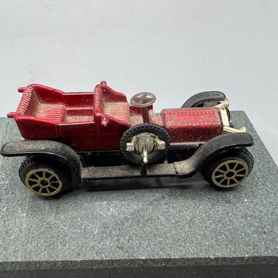 Retro Toy Car Desktop Pen Holder