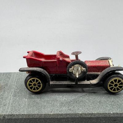 Retro Toy Car Desktop Pen Holder
