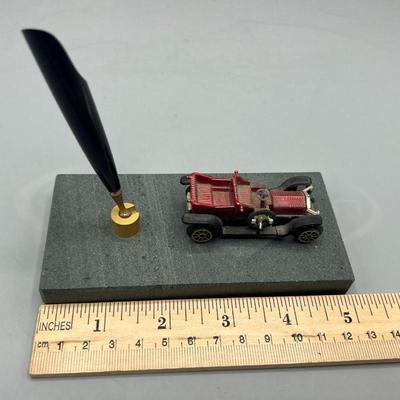 Retro Toy Car Desktop Pen Holder
