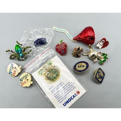 Lot of Retro Collectible Pins Disneyland Mainstreet, Unocal, Holiday & More