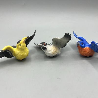 Lot of Colorful Ceramic Clay Hanging Wild Bird Ornament Figurines