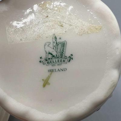 Retro Small Belleek Ceramic Trinket Clover Snuff Box