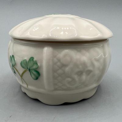 Retro Small Belleek Ceramic Trinket Clover Snuff Box