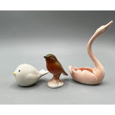 Lot of Miscellaneous Ceramic Clay Salt Shaker & Displayable Bird Figurines Figurines
