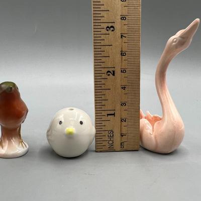 Lot of Miscellaneous Ceramic Clay Salt Shaker & Displayable Bird Figurines Figurines