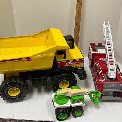 Tonka toy lot fire truck tow truck dump truck