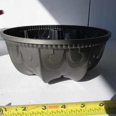 Nordic Ware Good Quality Mold, Fleur de Lis Pattern