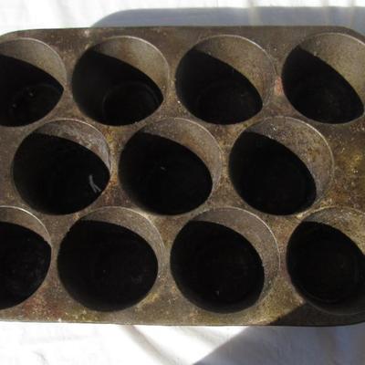 Heavy Old Cast Iron Muffin Tin