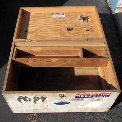 Large Old Wood Toolbox With Tray, 16" x 19" x 30"