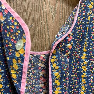 Vintage Smock Apron for crafts, cooking, painting, etc with pockets in front and ties in back